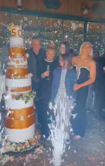 Anamaria Prodan, petrecere de lux la împlinirea a 50 de ani. A sărbătorit alături de Codrin Ștefănescu, pe muzica lui Jean de la Craiova