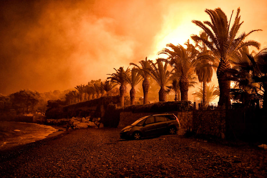 Incendii de vegetație în Grecia. Cel puţin şase sate şi două mănăstiri, evacuate