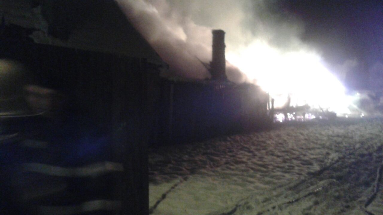 Două case şi o şură au luat foc, în localitatea braşoveană Hălchiu| FOTO/VIDEO