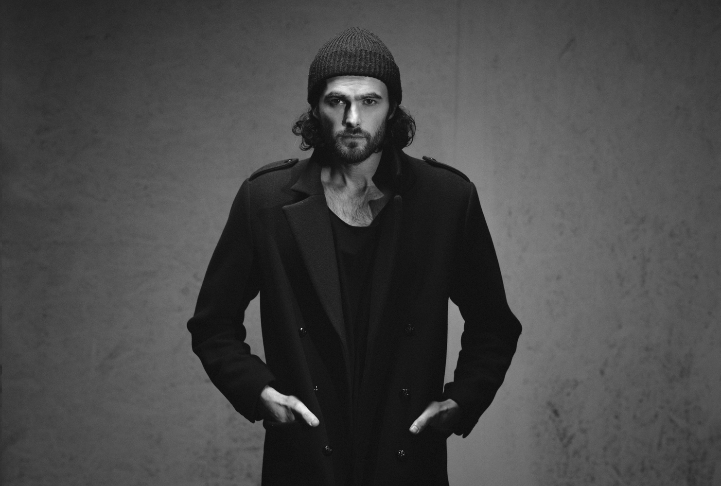 Un artist român a stat izolat 9 luni într-o cabană cu șoareci, fără conexiune cu lumea exterioară: „Învățam să trăiesc într-un ritm complet diferit”