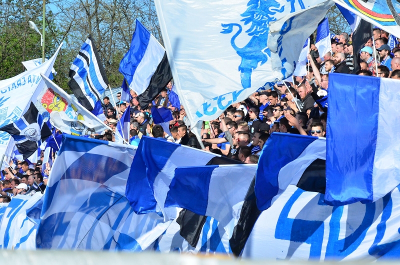 CSU Craiova - Dinamo 0-0. Portarul oaspeților, lovit de un obiect!