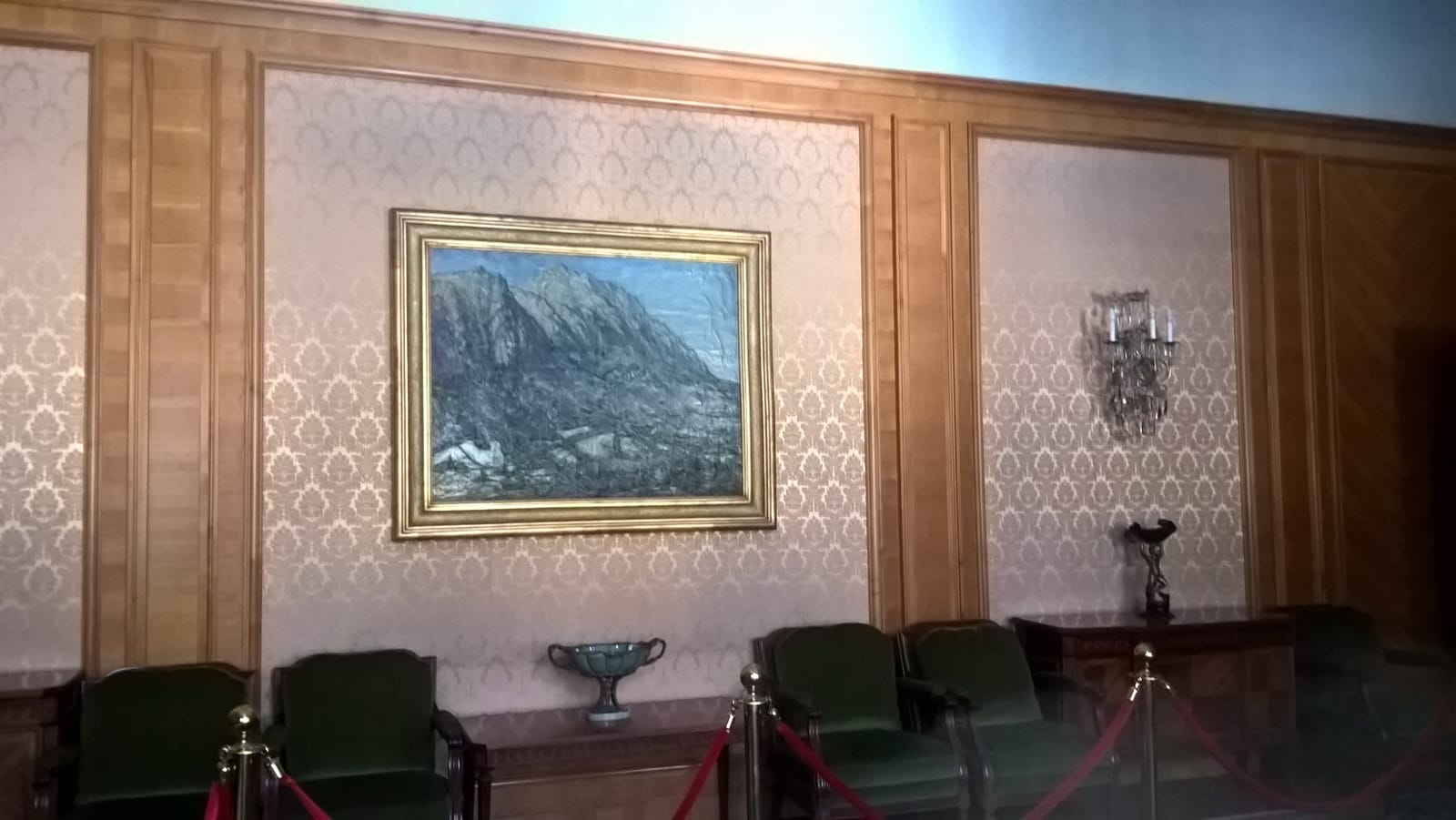 VIDEO REPORTAJ/ Cum se bucurau Ceaușeștii de clădirile luxoase confiscate de la "dușmanii poporului”: la munte cu suita și primiri pe covor roșu