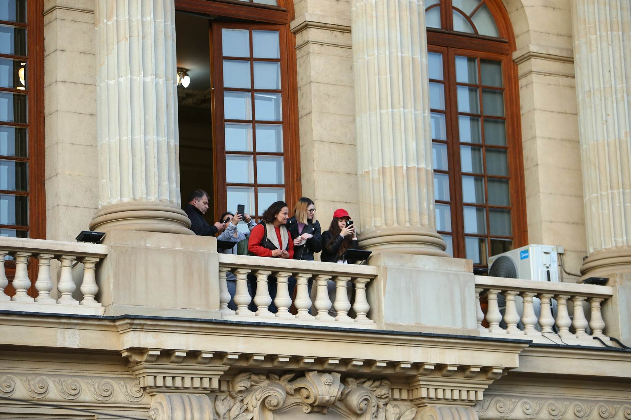 Noaptea Muzeelor 2023. Cozi de sute de metri la cele mai importante obiective culturale din București. FOTO