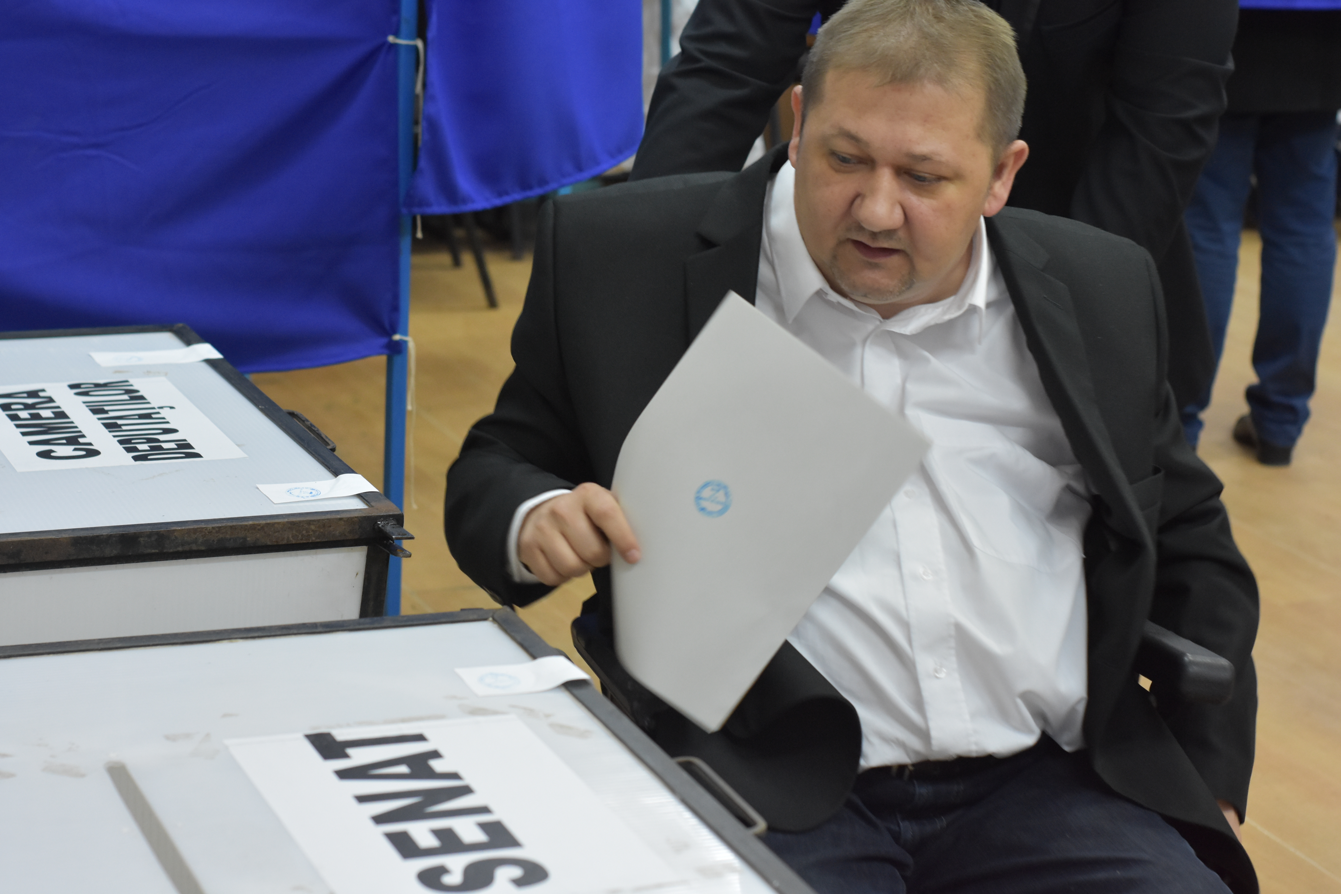 Alegeri parlamentare 2016. Primul candidat cu dizabilităţi din România a obținut un loc în Parlament