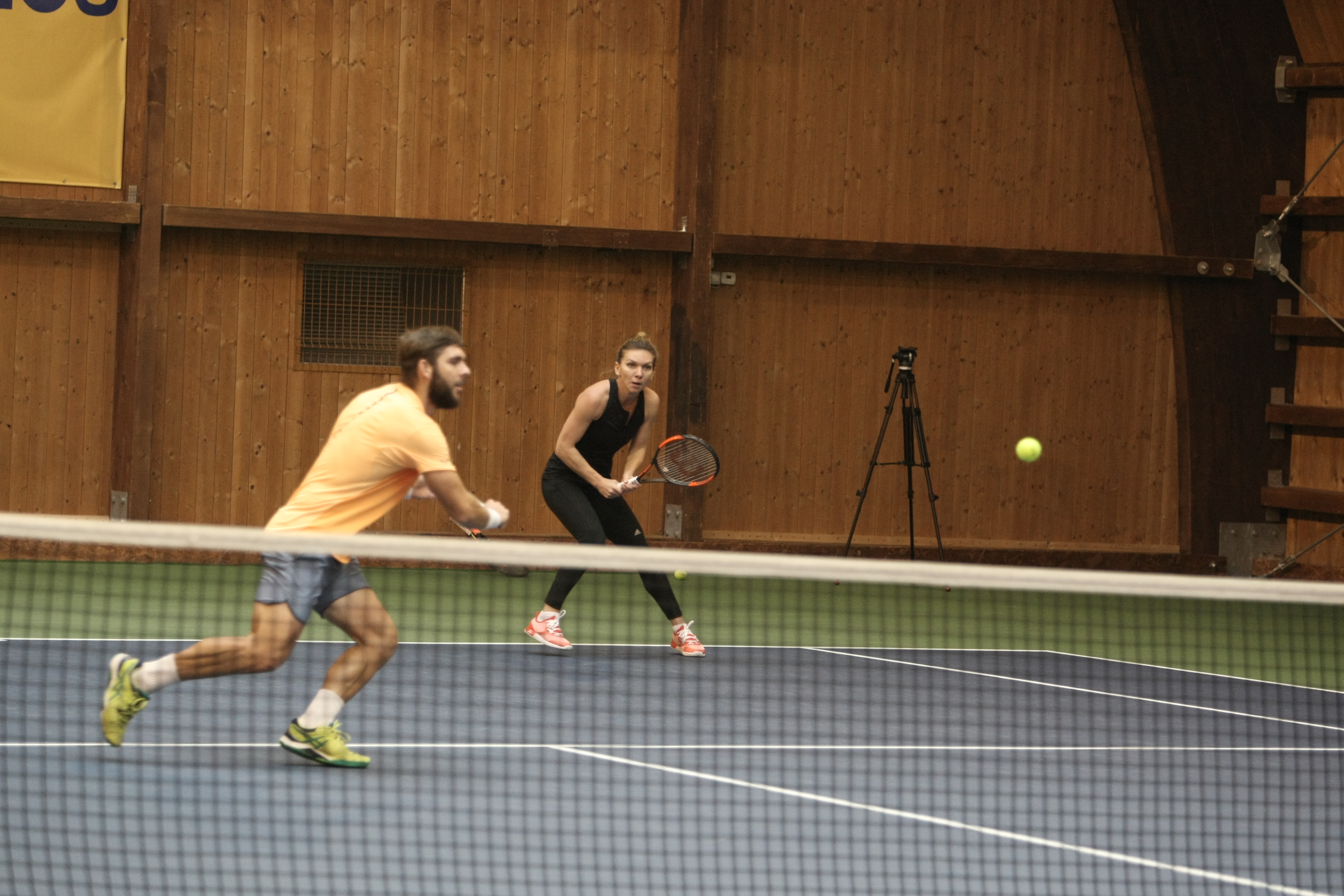 Simona Halep se antrenează în România. A primit o nuielușă de Moș Nicolae! Rămâne fără Cahill?| GALERIE FOTO