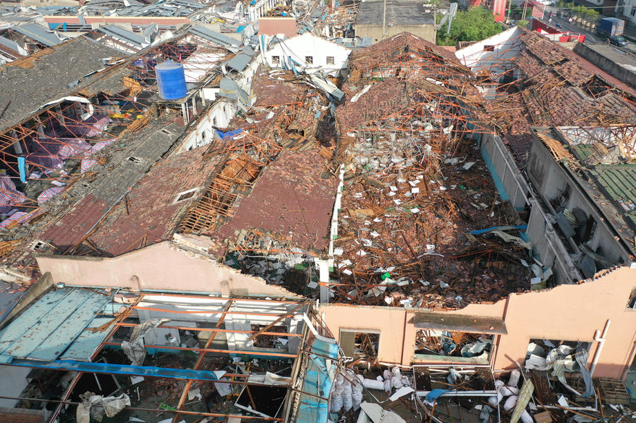Două tornade violente au lovit China. Autoritățile au raportat cel puțin 12 morți și sute de răniți