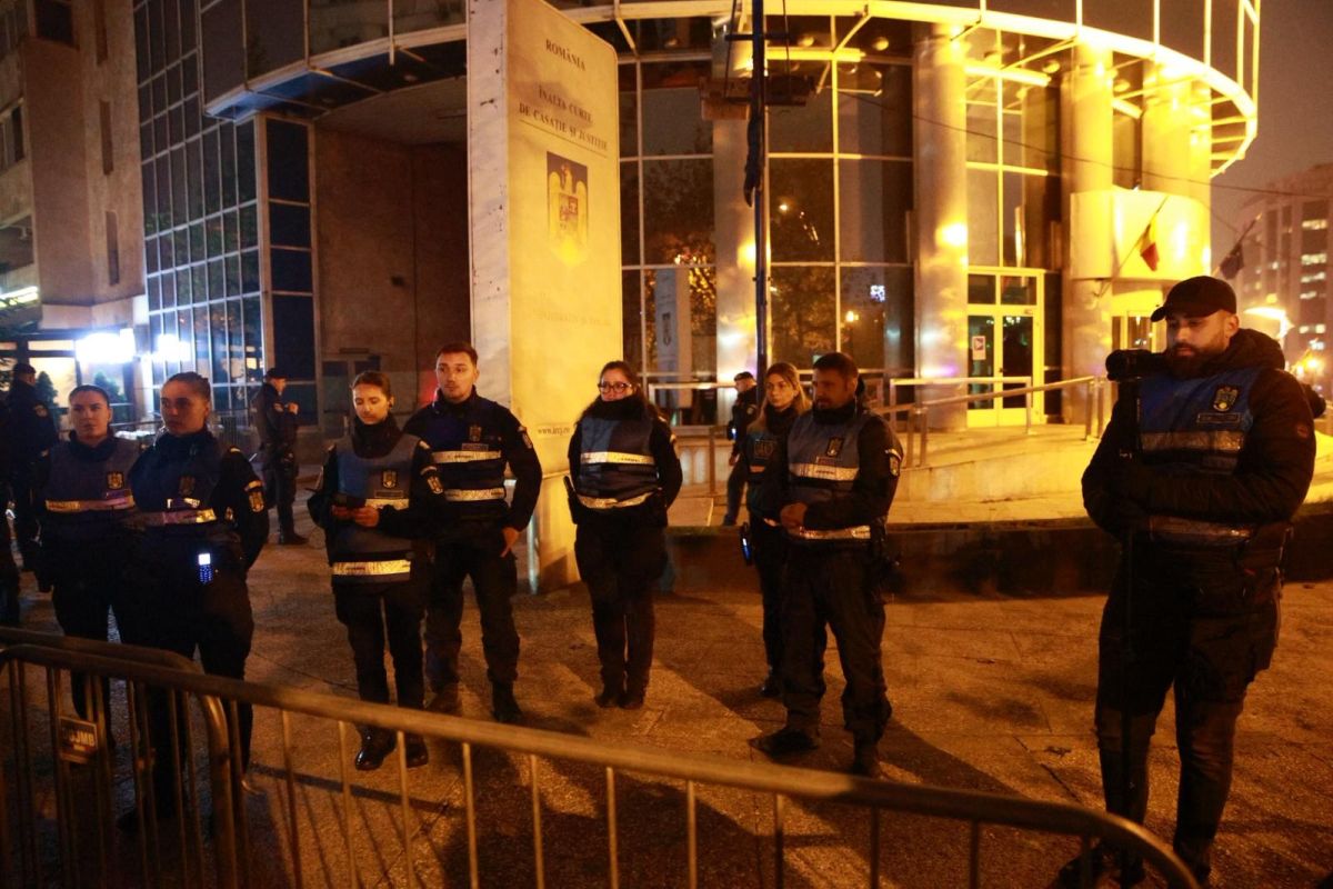 Protest în fața CSM după valul de infractori eliberați: „Pentru furt, abuz și mită vine Lia și te-achită”