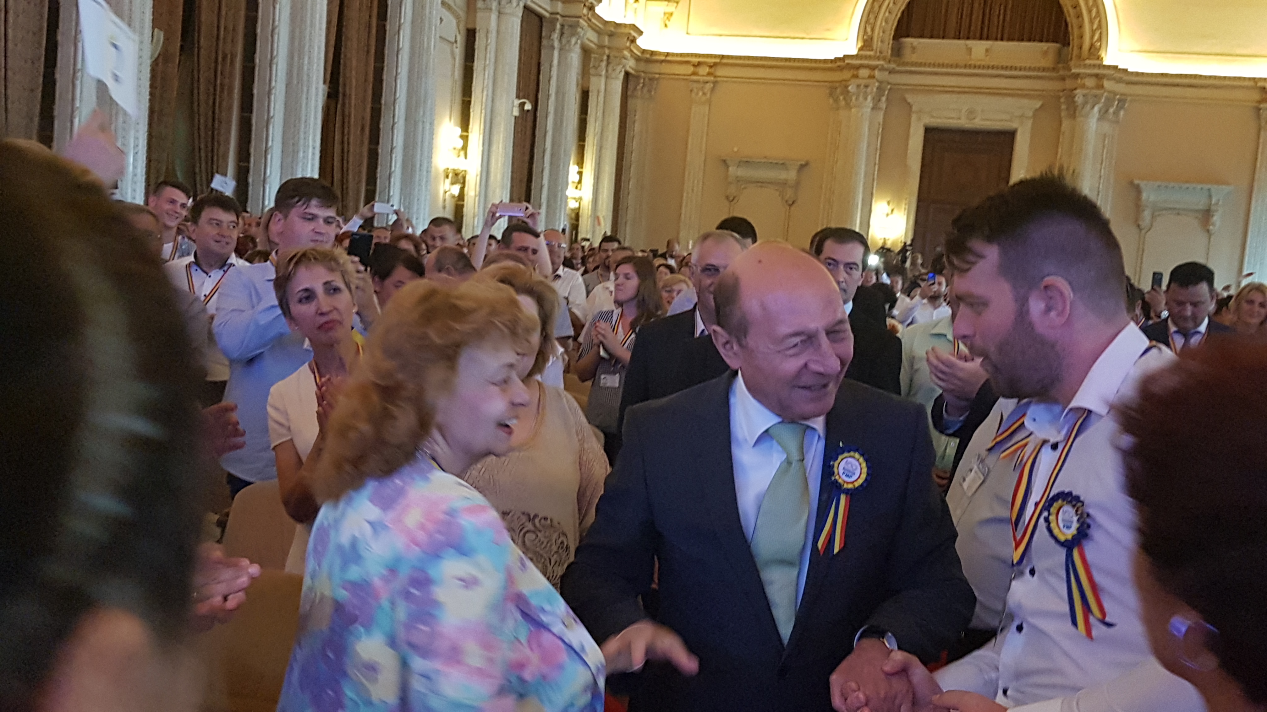 Schimb de replici dur între Turcescu și Băsescu, la Congresul PMP: ”M-aş fi aşteptat să rămâneţi la cârmă”/ ”Un căpitan are și el o licență care expiră” (VIDEO)