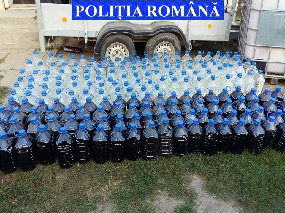 FOTO & VIDEO | Percheziții la proprietarii de păcănele din Rădăuți. Polițiștii au confiscat zeci de aparate tip slot-machine, pe lângă alcool și țigări de contrabandă