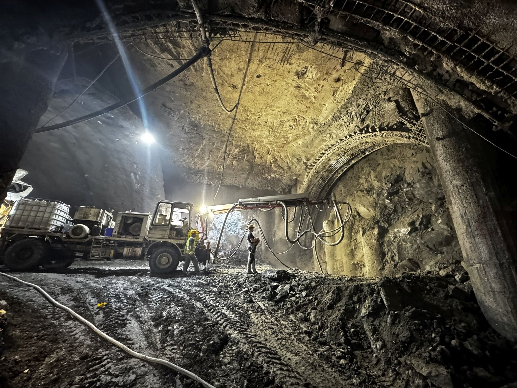 Șantierul autostrăzii A1 Lugoj - Deva: Câți metri mai sunt de excavat din „tunelurile pentru urși”