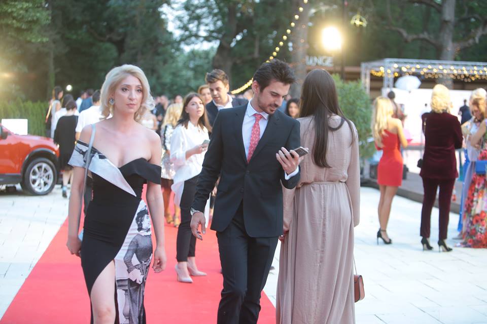 GALERIE FOTO/ Cele mai îndrăznețe ținute de la VIVA! Party 2018. Festival de decolteuri generoase