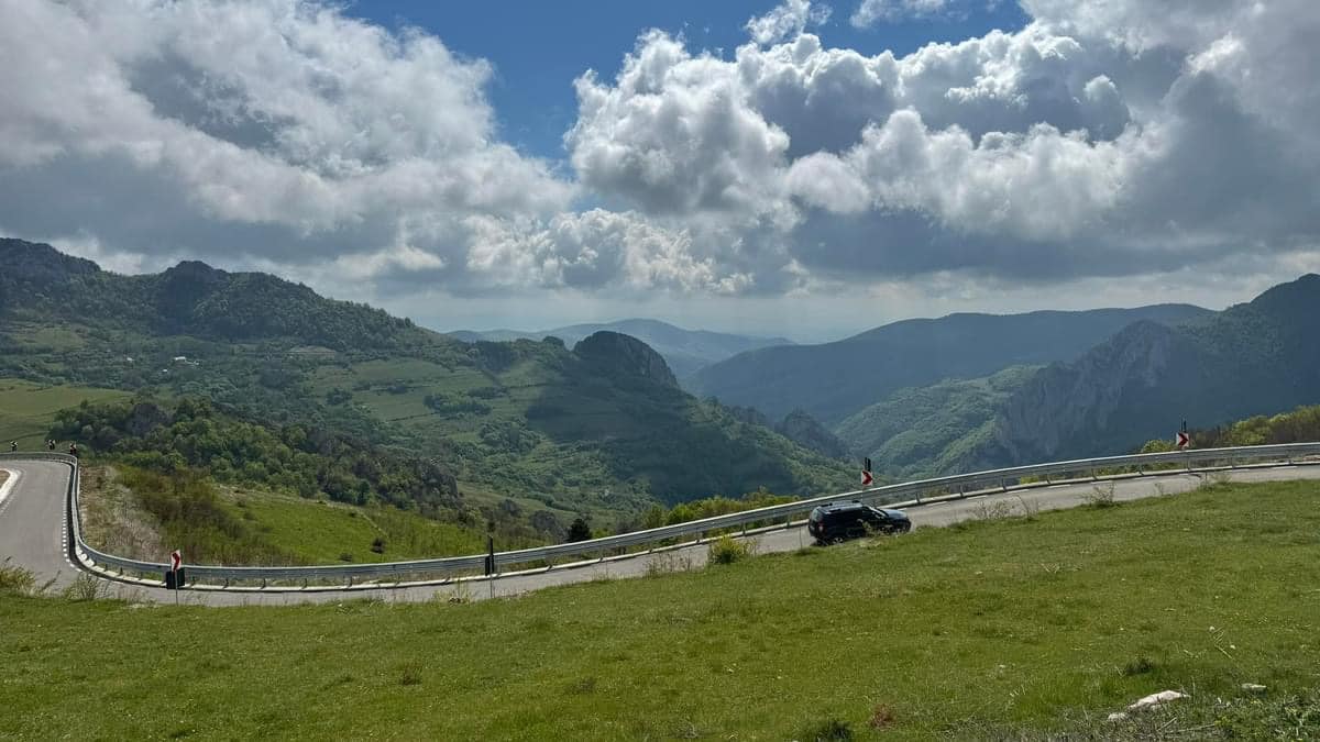 Transapuseana, drumul care scoate din izolare una dintre cele mai frumoase zone ale României. „În 30 de minute ești în mijlocul unui peisaj sălbatic”