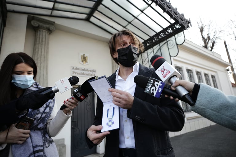 Marius Manole a returnat personal la Cotroceni decorația primită de la președintele Iohannis