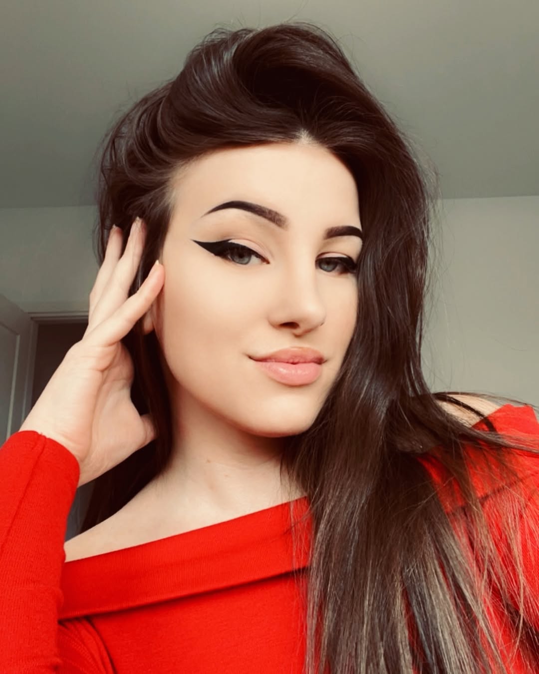 Andreea Ursu, alias „Foxify”, tânăra din Vatra Dornei devenită idol în online. „În Franța am vrut să mă angajez la Carrefour”