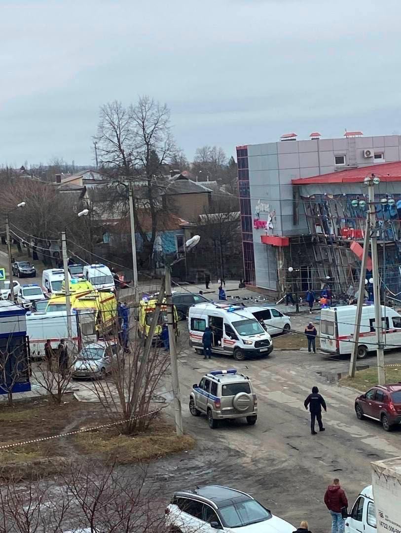Centru comercial din orașul rusesc Belgorod, lovit de o rachetă ucraineană, spun autoritățile ruse. „Sunt cinci morți și 18 răniți”