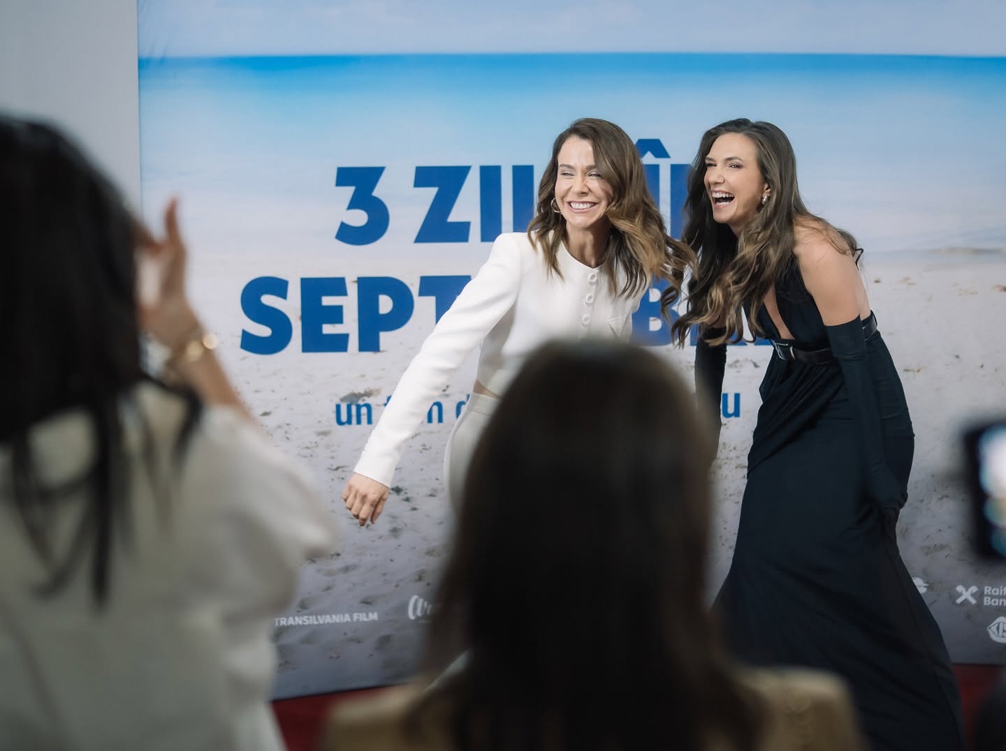 Adela Popescu, apariție spectaculoasă la premiera filmului „3 Zile în Septembrie”