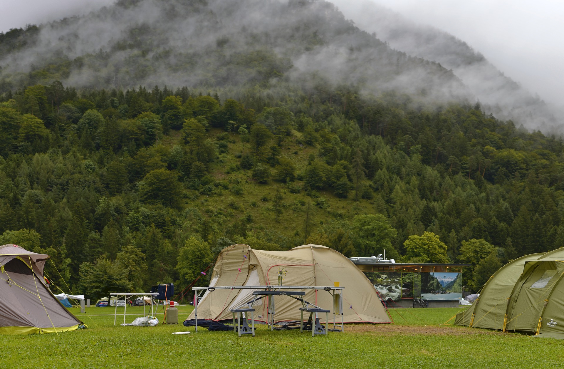 Camping de lux - cele mai frumoase cazări la cort din România
