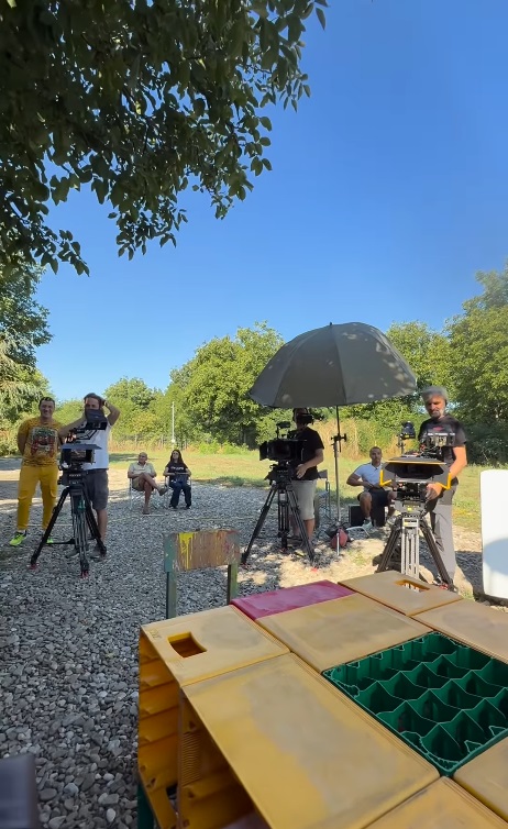 Imagini de la filmările serialului „Las Fierbinți”. Ce fac Mihai Bobonete și Mihai Rait în pauze: „«S-a început» filmările, să se adune fetele”