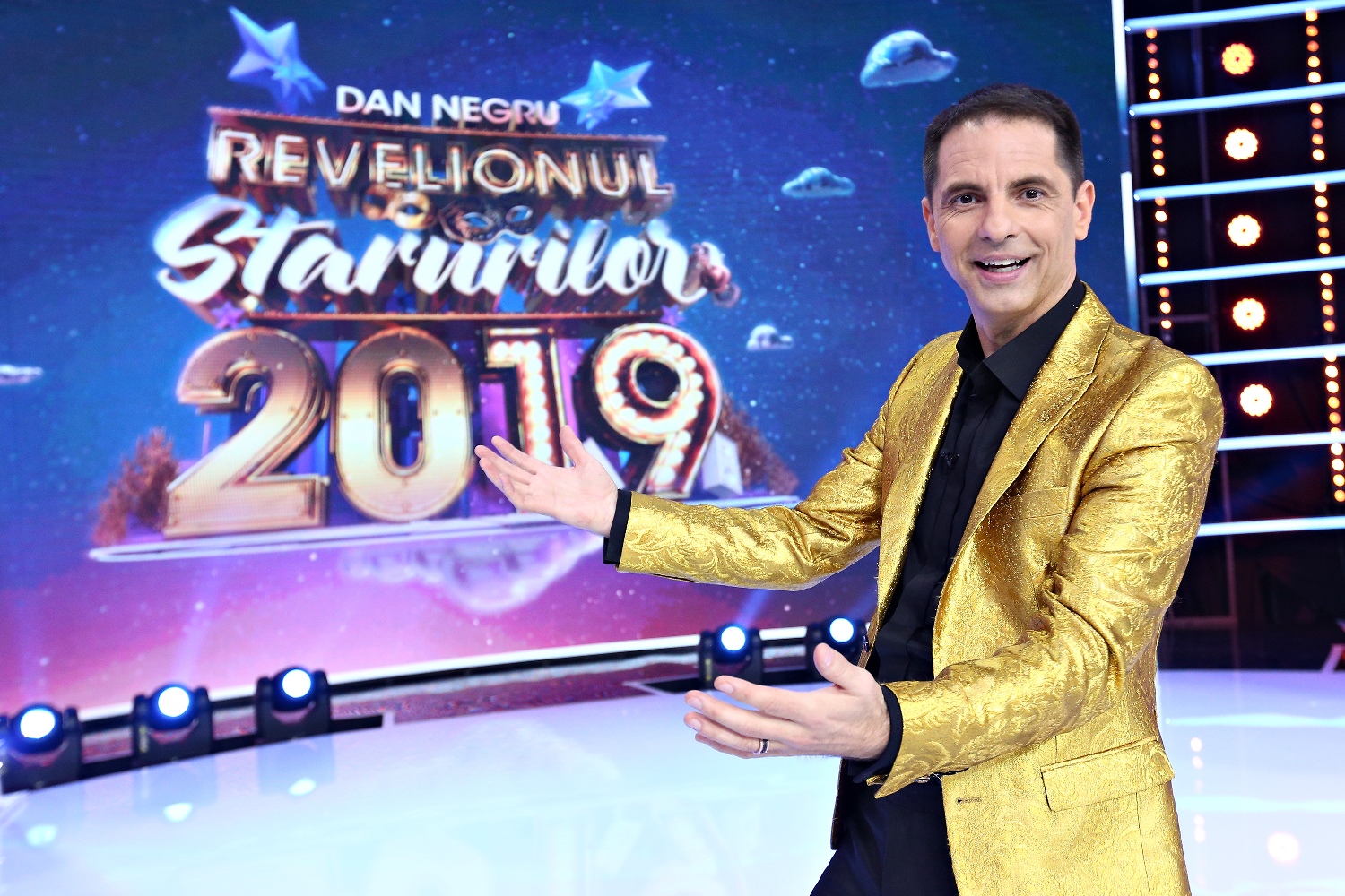 Măști spectaculoase și zeci de vedete la Revelionul Starurilor 2019,  prezentat de Dan Negru | FOTO