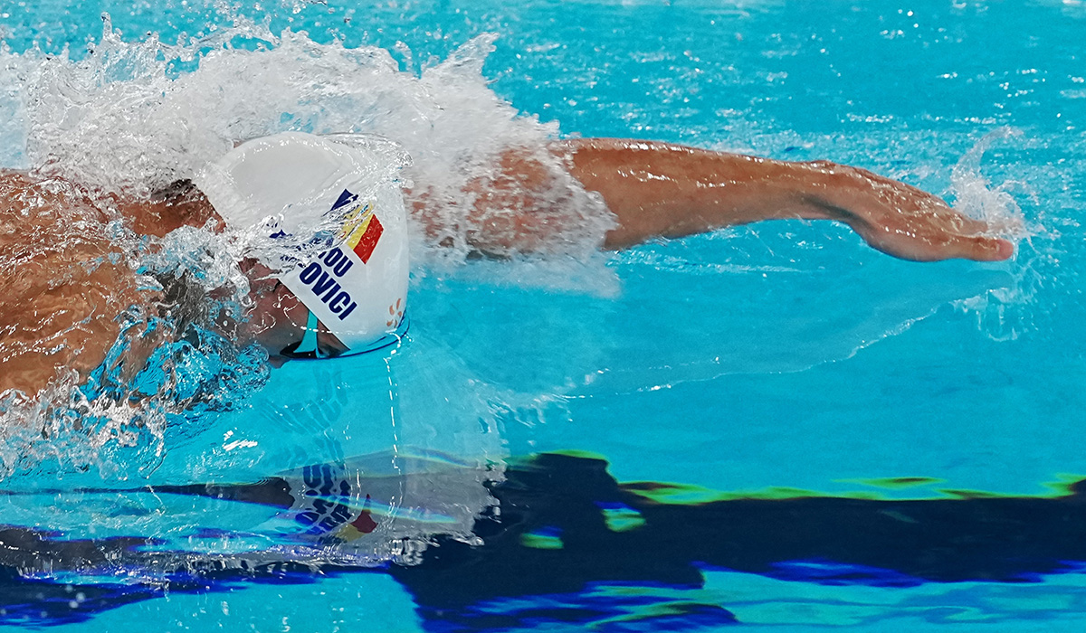 David Popovici s-a calificat în finala probei de 200 metri liber de la Campionatele Europene de la Paris, cu cel mai bun timp