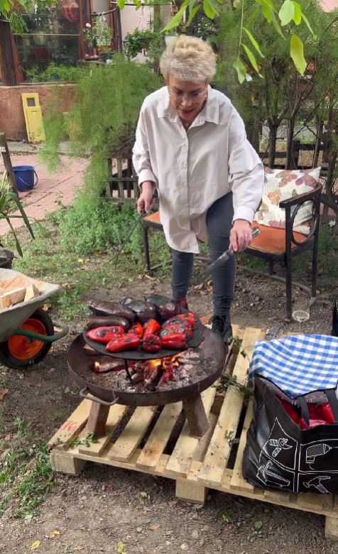 Imagini cu casa în care locuiește Teo Trandafir. Ce pretenții a avut pentru bucătăria vilei