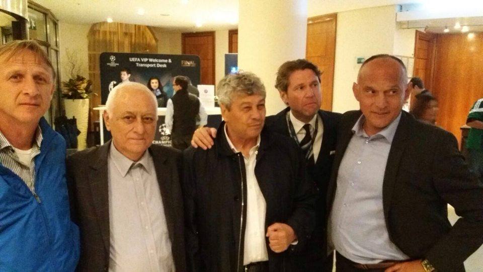 Generația de Aur, întâlnire senzațională la Cardiff. Răducioiu s-a fotografiat cu tatăl lui David Beckham! GALERIE FOTO