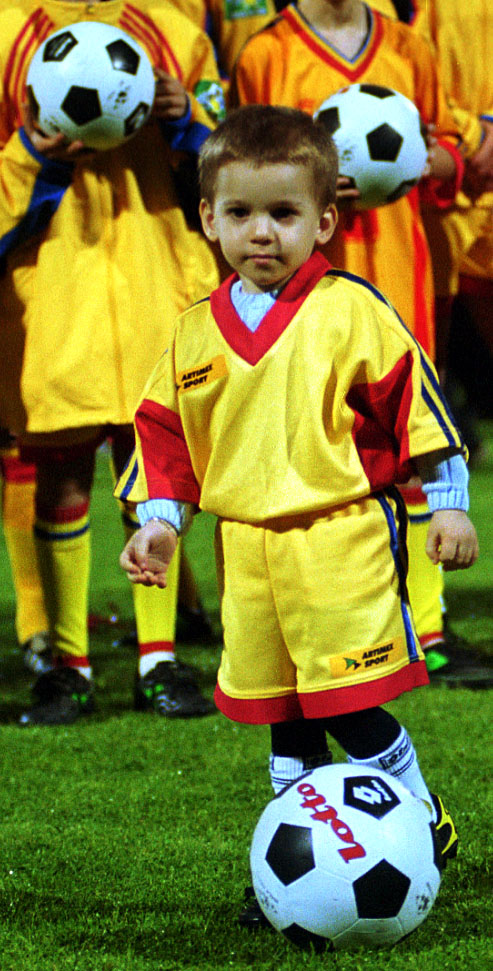 Ianis Hagi împlinește 18 ani. Fotbalistul își serbează majoratul la Florența. Debutează duminică în Serie A? | GALERIE FOTO