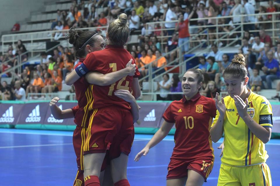 Naționala feminină de futsal a României are portar de fotbal pe plajă. Tricolorele au luat 20 de goluri în primele meciuri din preliminariile Euro 2019 | VIDEO