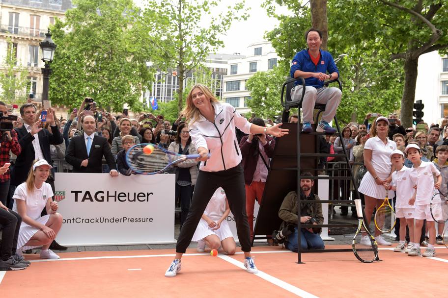 La Paris, rusoaica Maria Sharapova a dat în mintea copiilor / GALERIE FOTO