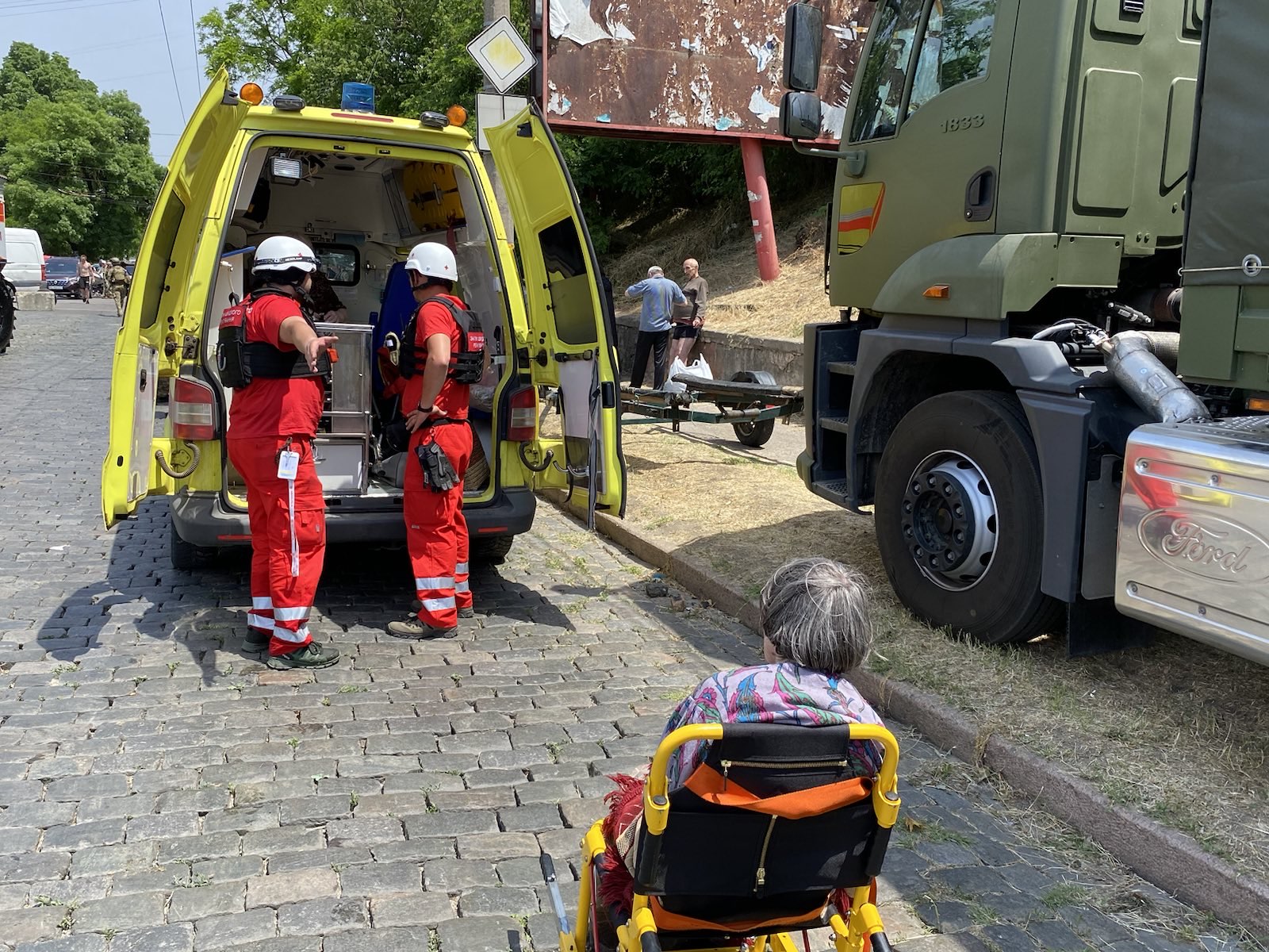 EXCLUSIV. Voluntar ucrainean vorbește pentru publicul Libertatea din mijlocul inundațiilor: „Rușii au bombardat centrul de evacuare, abia plecasem de acolo”