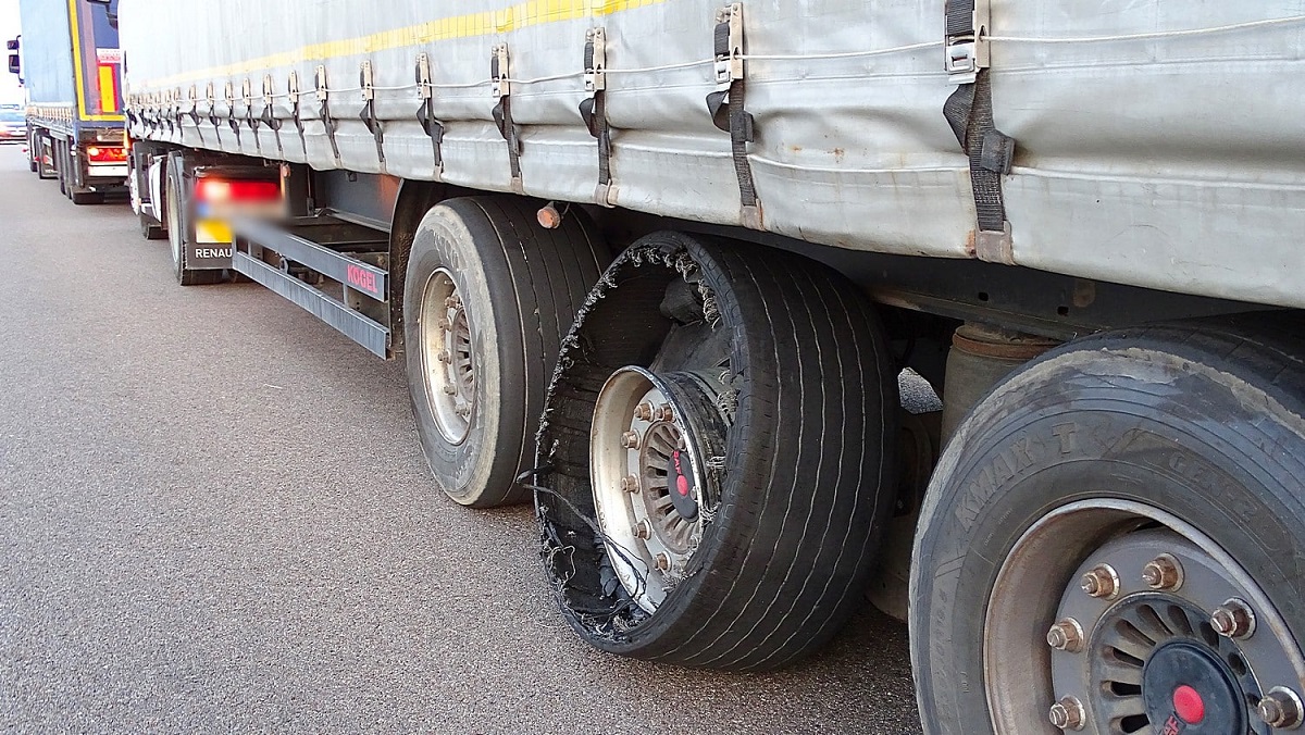 Un șofer român de TIR a ucis un al camionagiu, care coborâse din cabină ca să ajute un coleg, pe o autostradă din Ungaria
