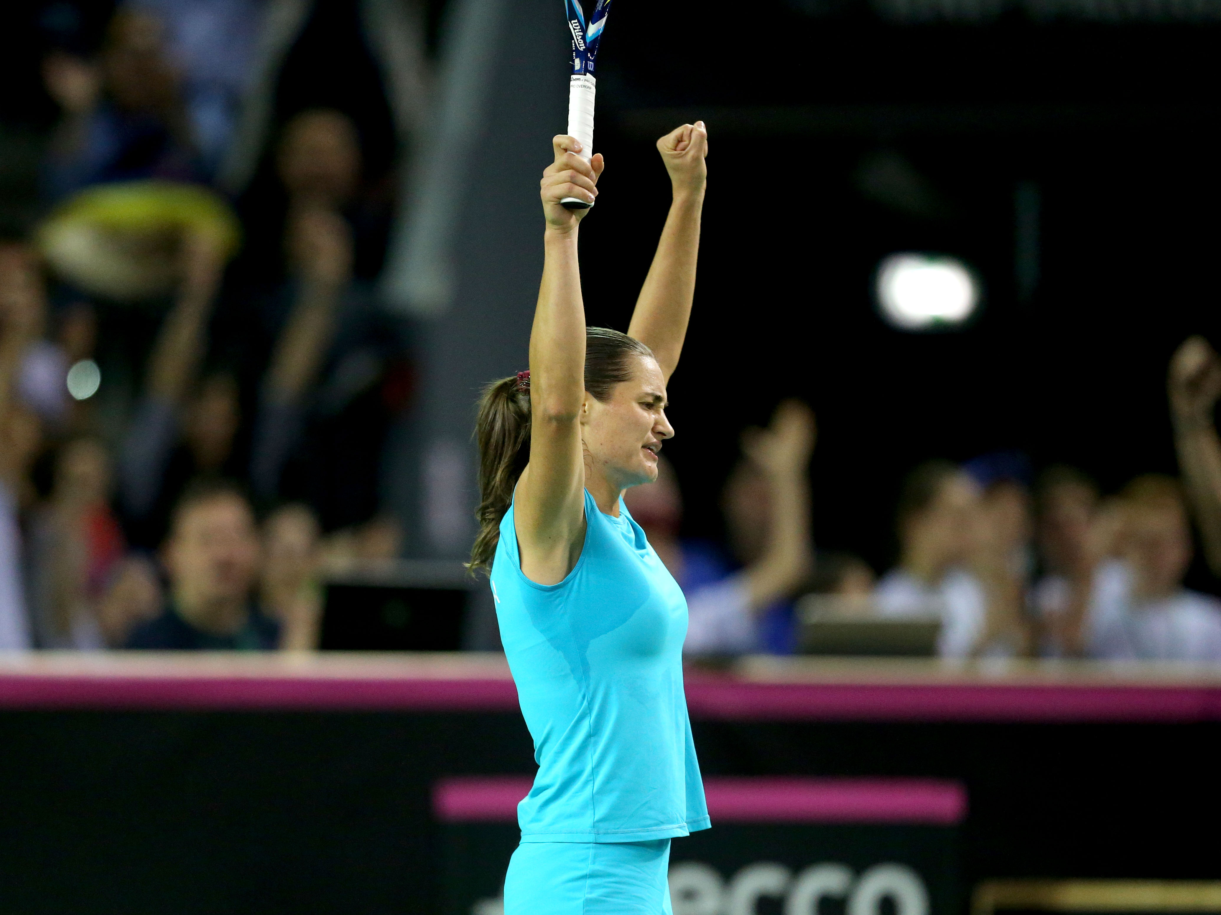 Fed Cup: România - Cehia 2-3, în ”sferturile” Grupei Mondiale. Ar fi fost prea frumos, am terminat în lacrimi! Am pierdut la dublu calificarea în semifinale, având o pereche deloc sudată, Mitu-Olaru. Halep o doborâse pe Kvitova, dublă câștigătoare la Wimbledon, iar Niculescu cedase la Pliskova. Pe 9 februarie, ne aflăm adversarele din baraj