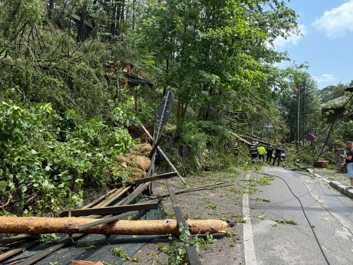 Prăpăd la Sinaia. Cel puțin nouă persoane transportate la spital, dintre care una în stare critică, în urma unei furtuni violente