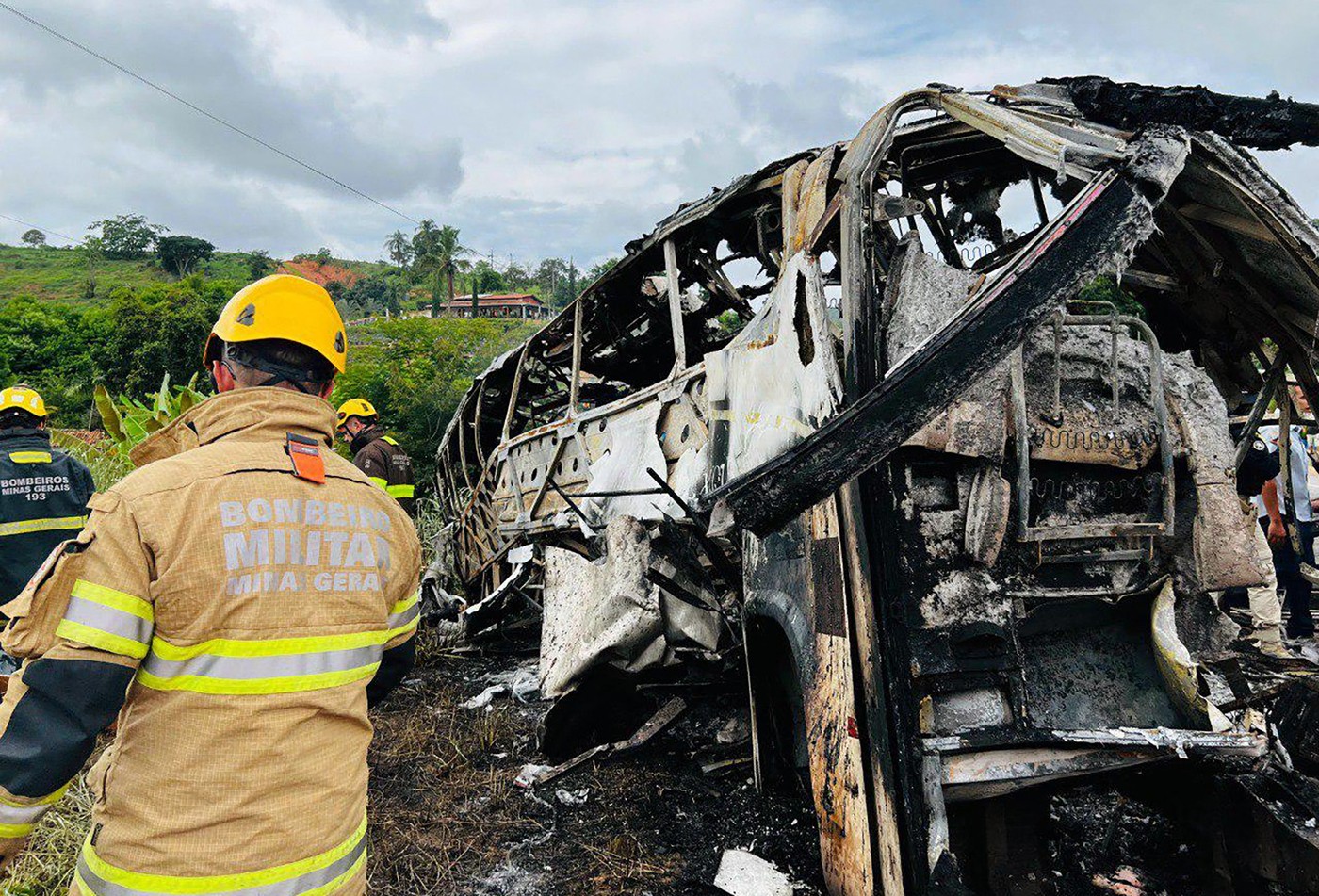 38 de oameni au murit într-un autocar peste care a căzut dintr-o basculantă un bloc de granit, pe o șosea din Brazilia