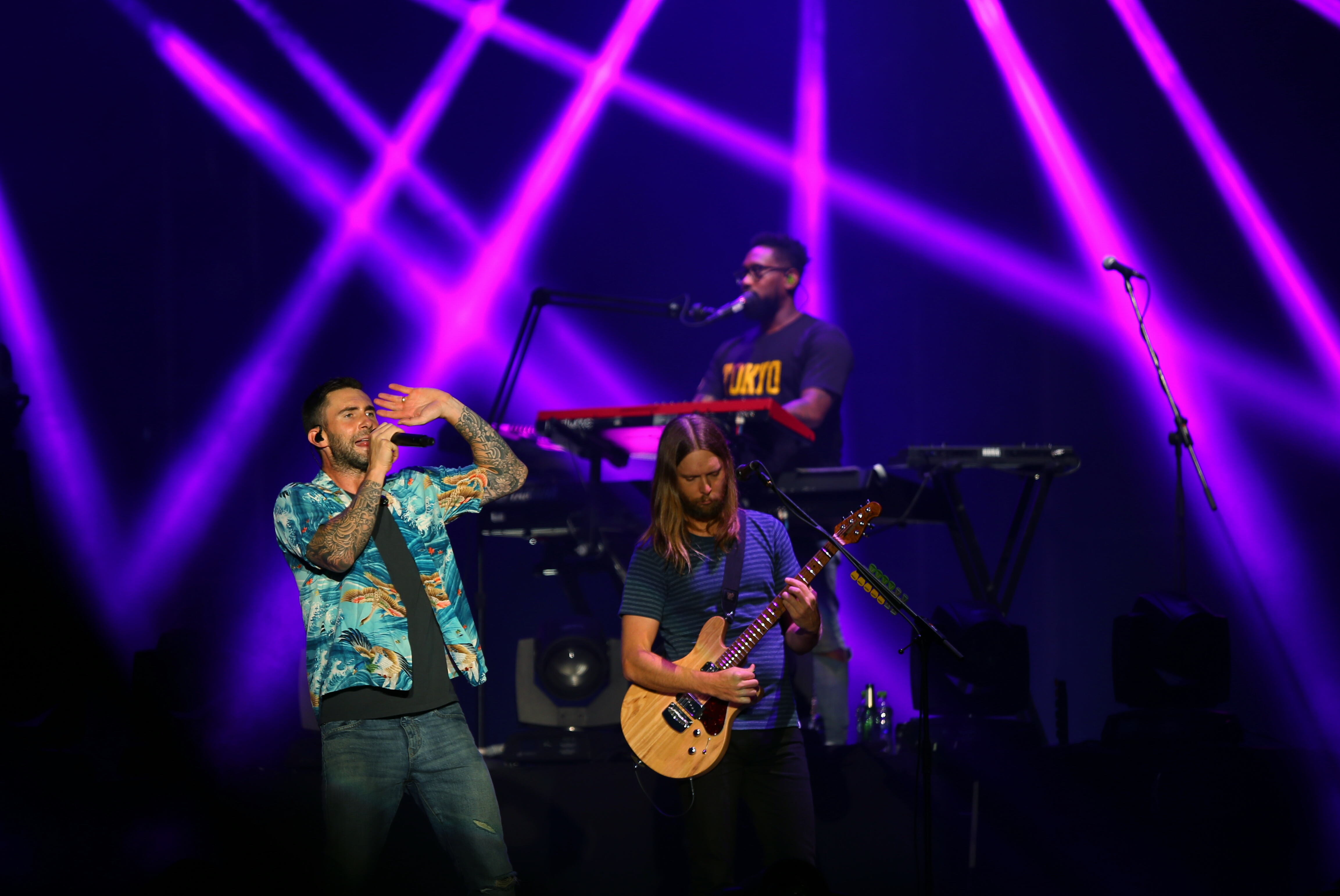 Maroon 5, show plin de energie, în București|FOTO