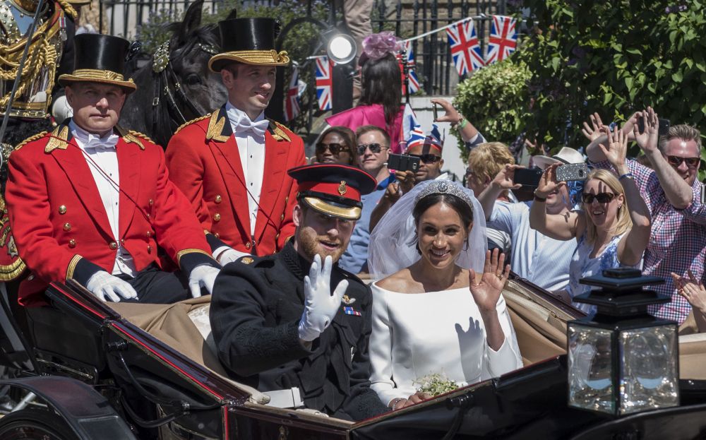 FOTO | Ținutele purtate de prințul Harry și Meghan Markle la nunta regală vor fi expuse