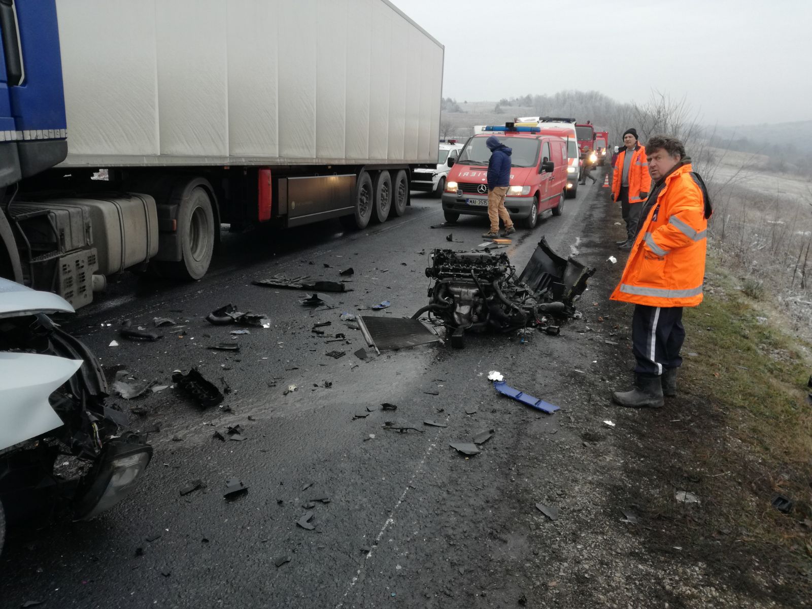 Drama unei familii în prag de Crăciun: tatăl mort, mama și cei trei copii la spital în urma unui accident| GALERIE FOTO