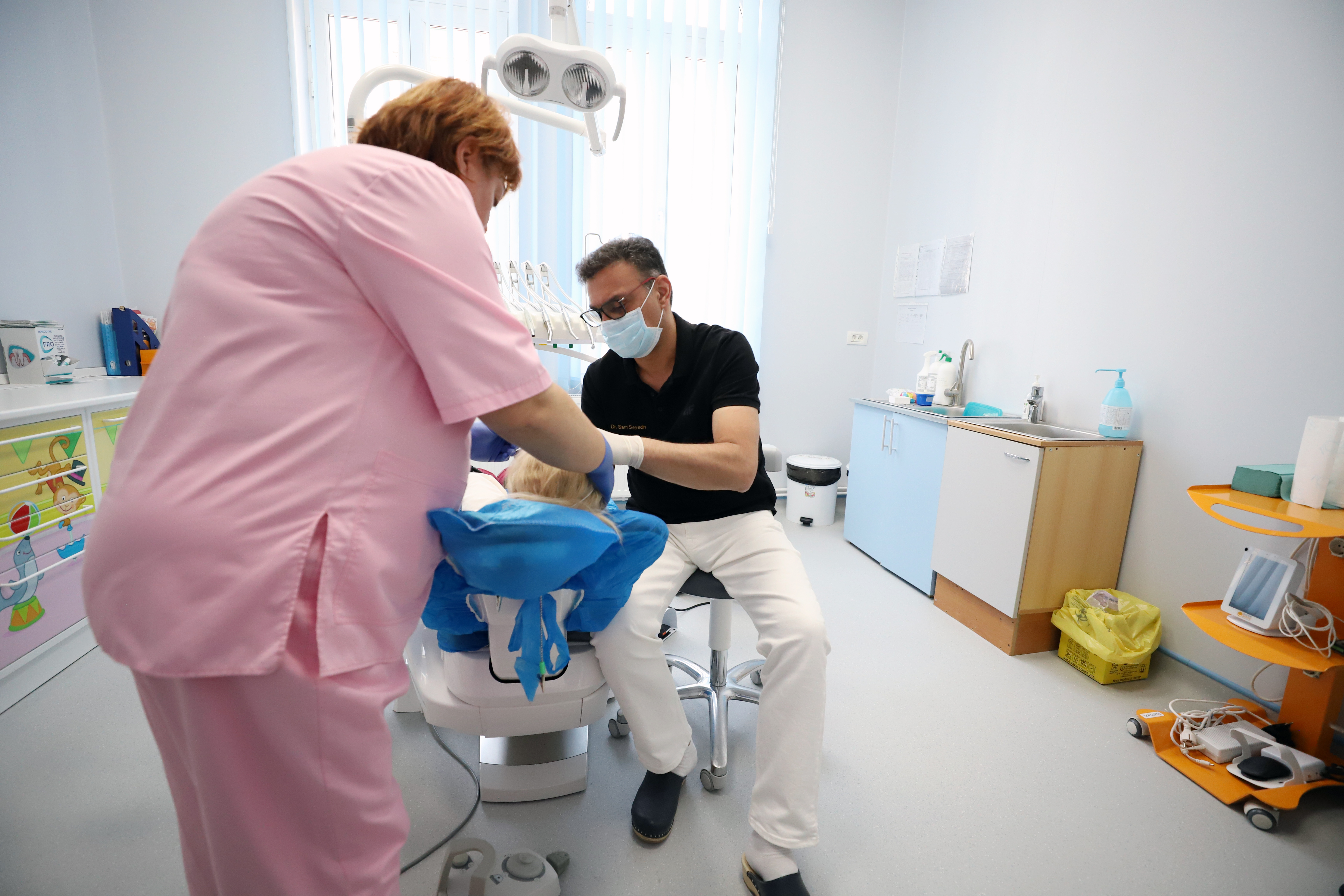 Prima fetiță operată „fără durere” și fără anestezie și care are un zâmbet nou-nouț, premieră în Ambulatoriul Spitalului Grigore Alexandrescu