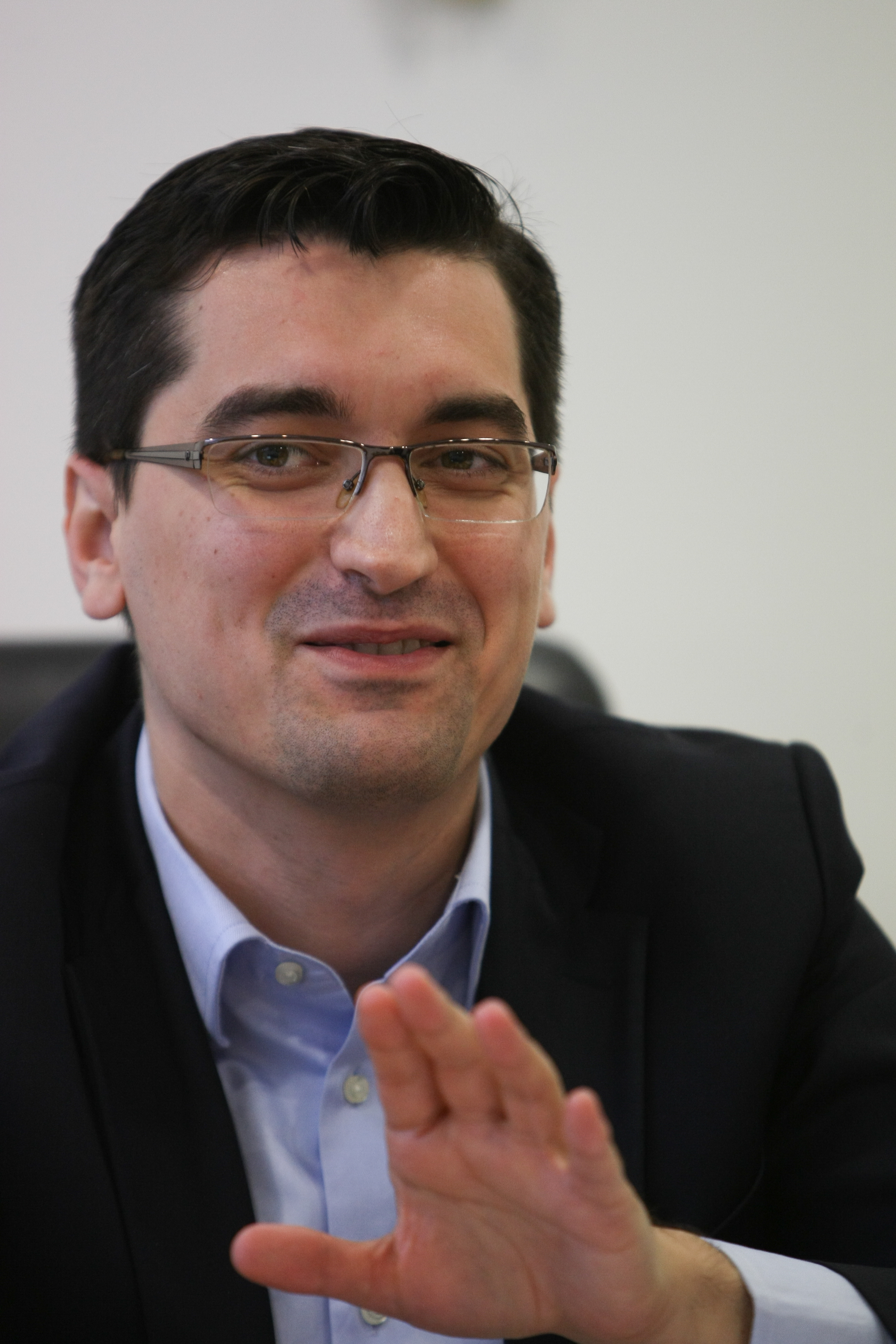 Iordănescu și-a asigurat buncărul de la Euro 2016: ”Nici măcar dronele nu vor zbura deasupra hotelului”. Burleanu: ”E inadmisibil ca o echipă din play-out să joace în Europa”. Ce face FRF cu insolvenții. Modelul sârb