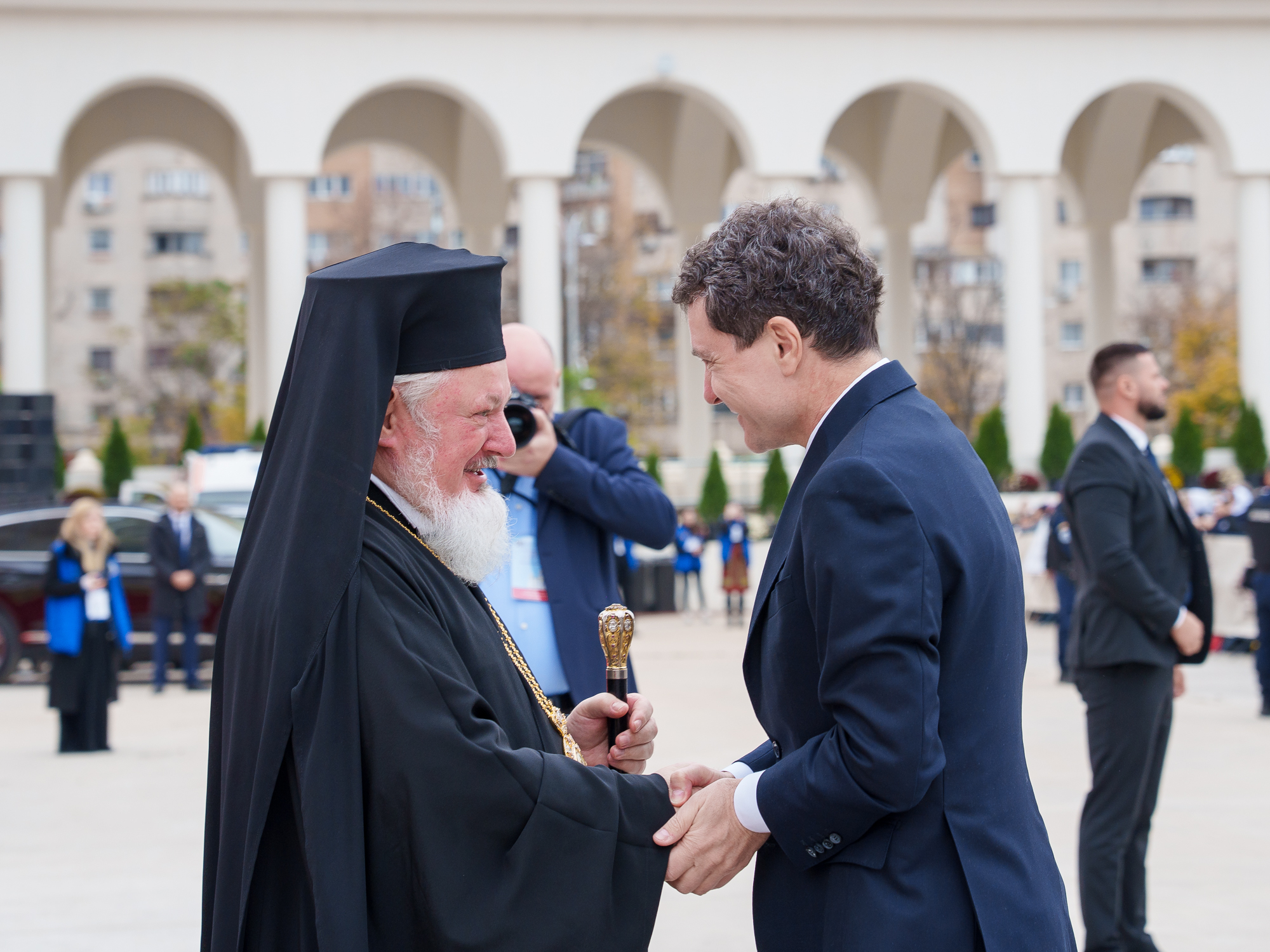 Dana Budeanu a criticat ținuta aleasă de Mirabela Grădinaru, partenera lui Nicușor Dan, la sfințirea Catedralei Mântuirii Neamului: „Alo, protocolu’ Cotroceni?”