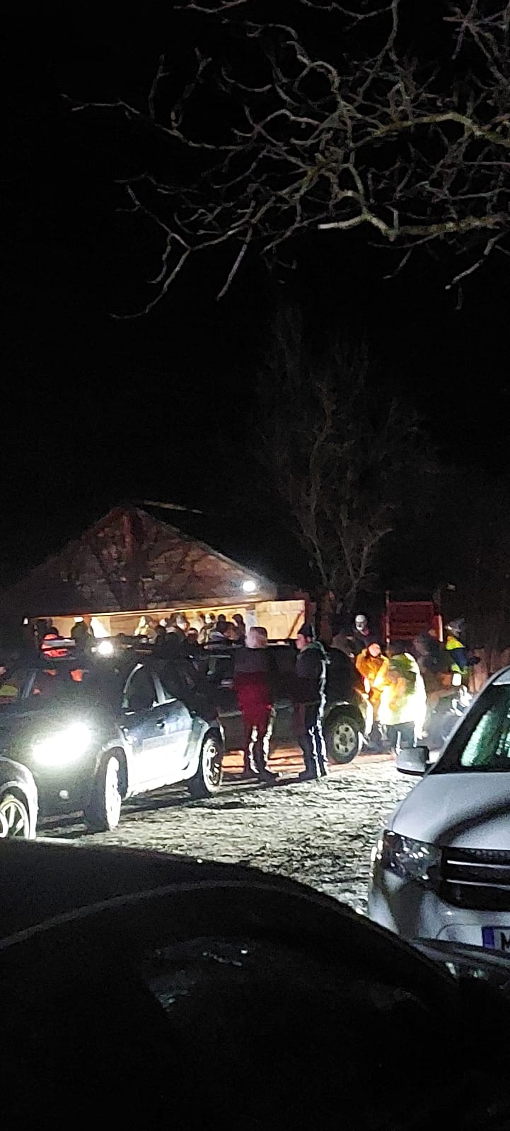 UPDATE: Copilul de doi ani dispărut în Botoșani a fost găsit în viață după mai bine de 24 de ore de căutări