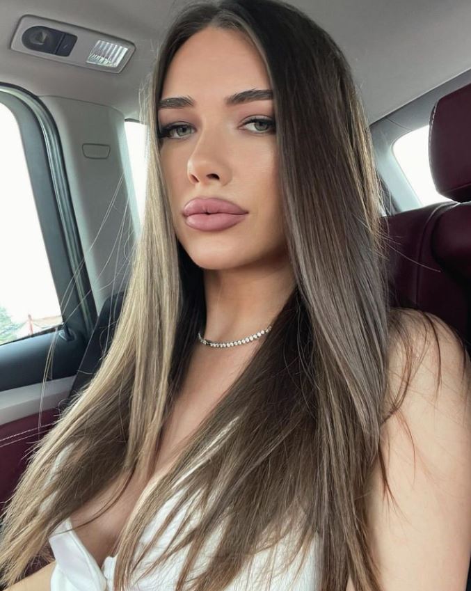 Cum arăta Iustina Loghin de la Insula iubirii, sezonul 8, înainte de operațiile estetice