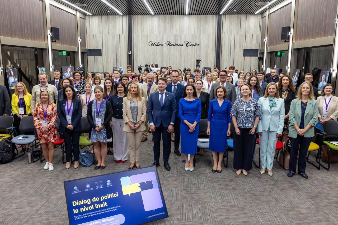 Imagini cu apariția Mirabelei Grădinaru la Chișinău. Partenera lui Nicușor Dan a ales o ținută în ton cu Maia Sandu
