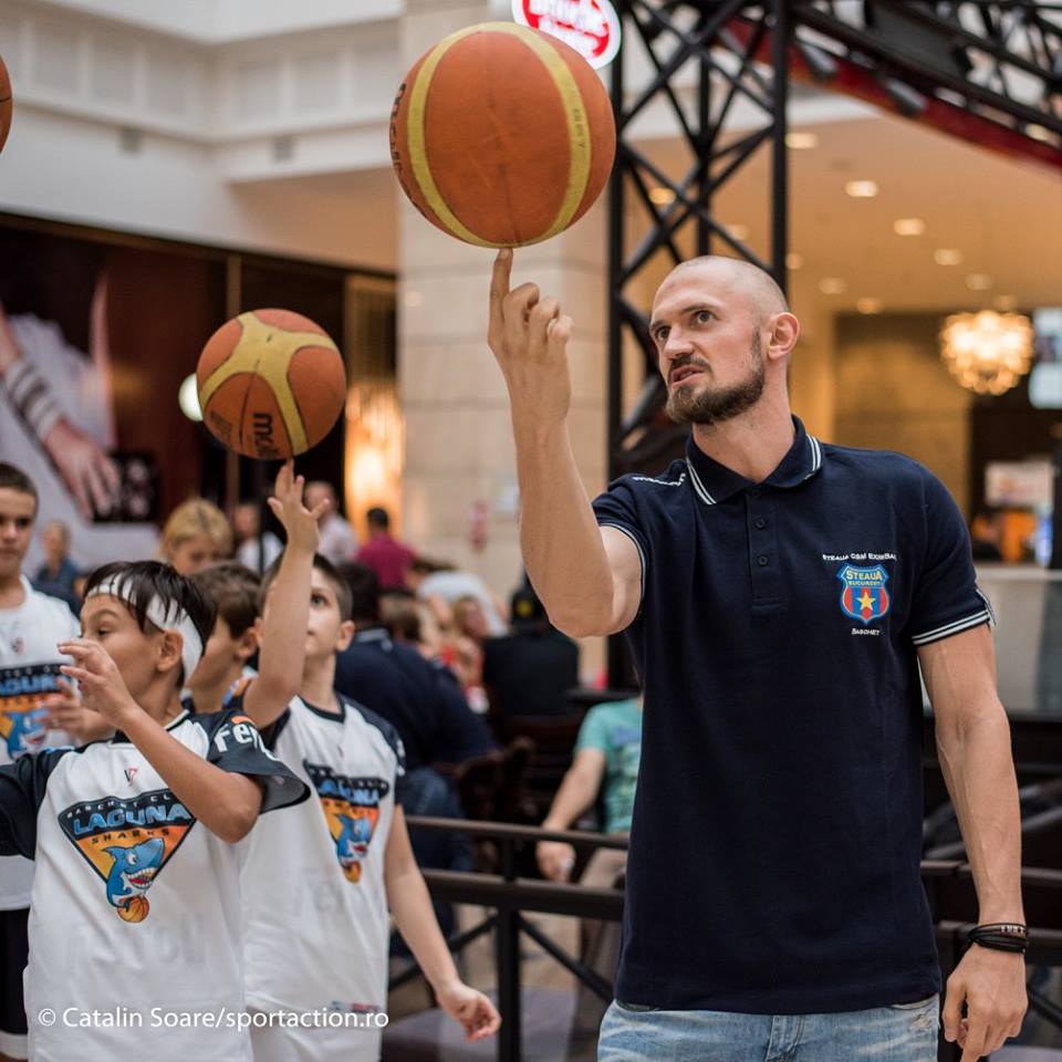 Steliștii au dat în mintea copiilor. S-a întâmplat la mall