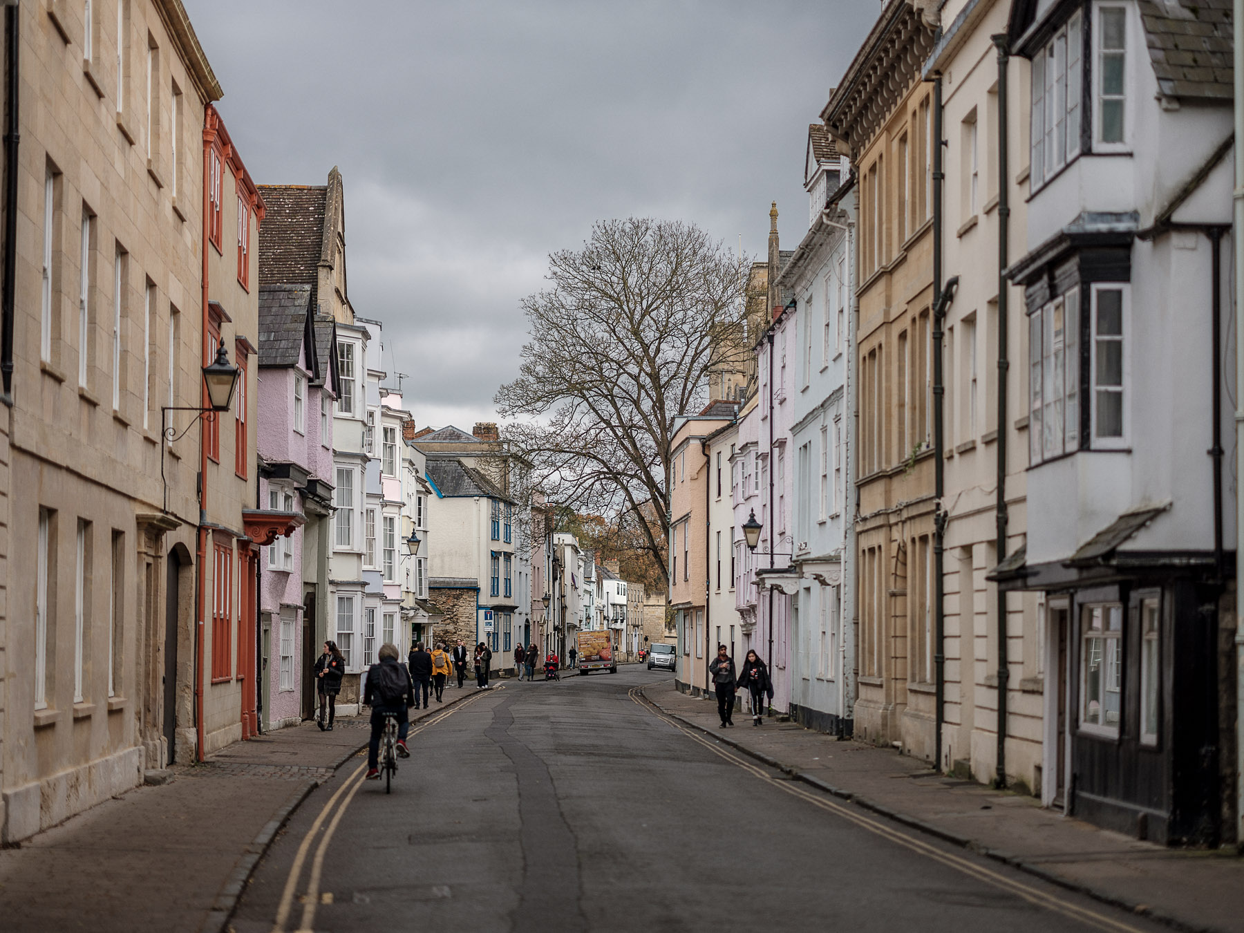 Un tânăr din România crescut în UK, ajuns student la Oxford: „Dacă nu veneam în Anglia, probabil nu mă duceam la universitate”