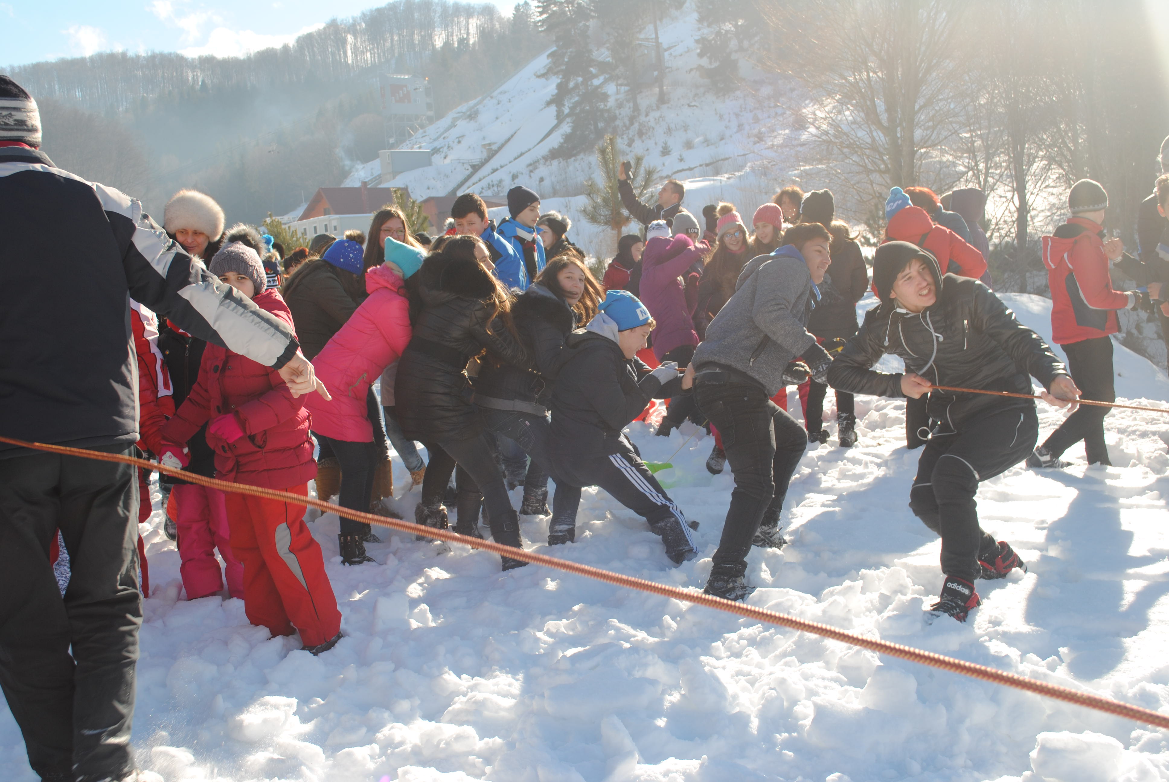 Participare record la „Patrula Veteranilor” de la Râșnov în cadrul Zilei Mondiale a Zăpezii