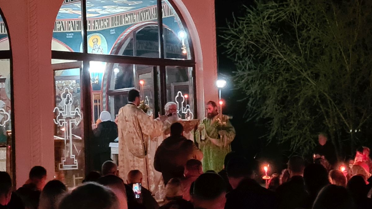 Peste 1.500 de oameni, la slujba de la Mănăstirea Gorovei, în Botoșani
