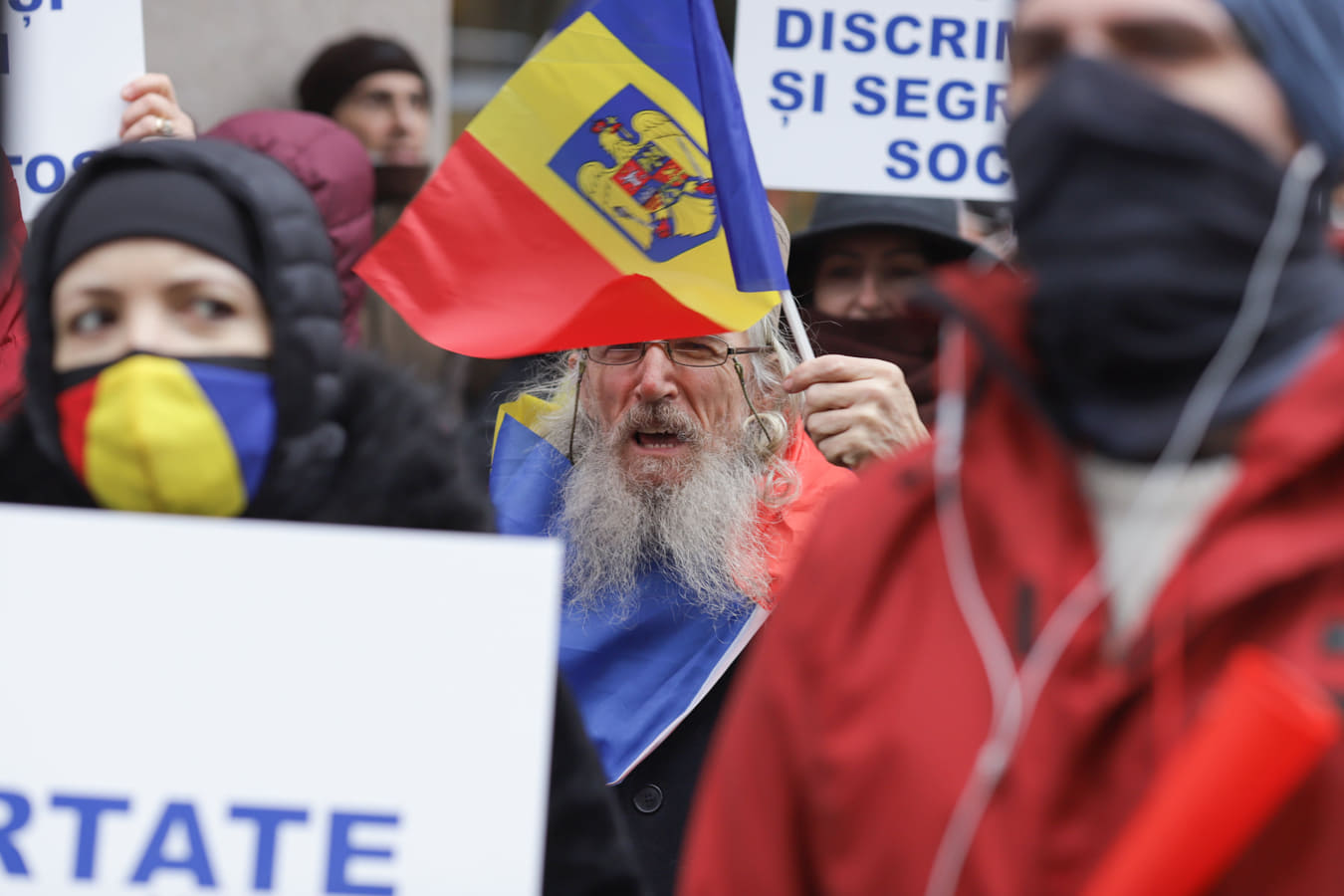 Protest în fața Ministerului Sănătății împotriva măsurilor anti-COVID. Manifestanții îi cer demisia lui Rafila
