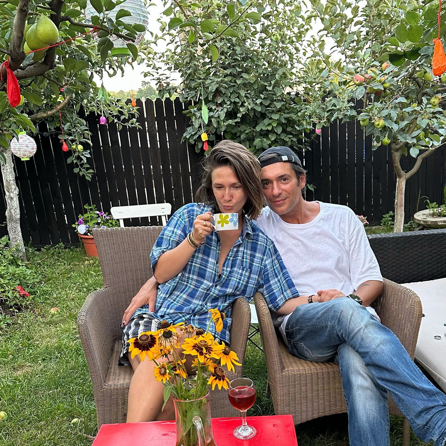 Imagini rare cu Adela Popescu și familia ei acasă, la Șușani. Cum l-au sărbătorit pe băiețelul cel mic: „Nu vă așteptați să fiu mâhnită”