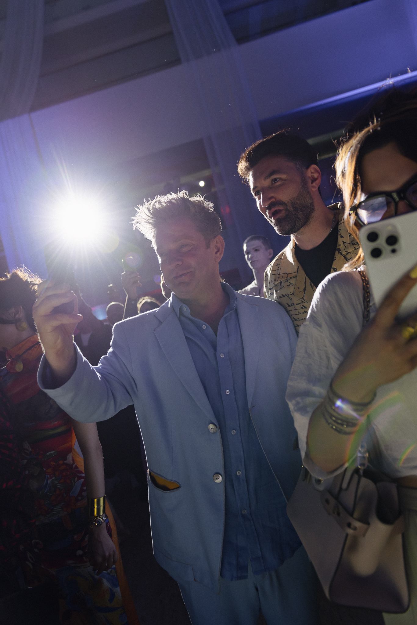Creatoarea de modă care-i îmbracă pe Smiley, Pavel Bartoș și Andi Moisescu, detalii despre tricourile tratate ca obiecte artistice: „Bărbatul a fost pentru mine o muză”